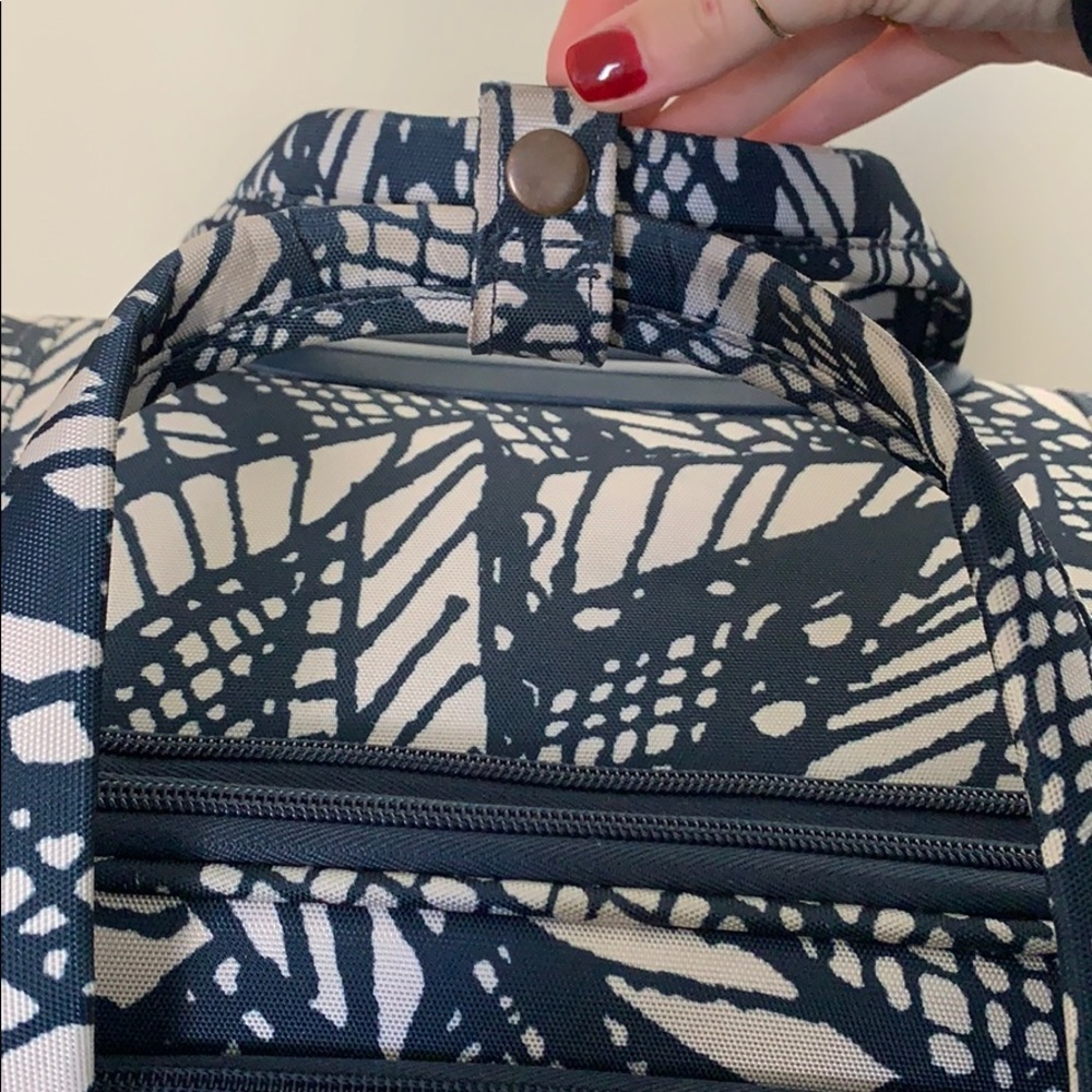 American Tourister spinning carry on suitcase - Picture 5 of 5